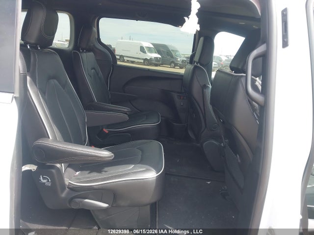 Chrysler Pacifica Limited 2026 2C4RC1GG3TR252293 Image 8