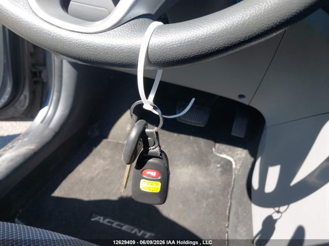 12629409 :رقم المزاد ، KMHCT4AE6DU399528 vin ، 2013 Hyundai Accent Gls/gs مزاد بيع