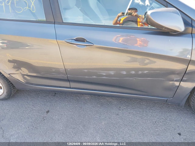 12629409 :رقم المزاد ، KMHCT4AE6DU399528 vin ، 2013 Hyundai Accent Gls/gs مزاد بيع
