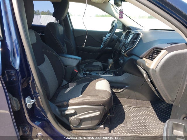 1C4PJLABXFW561051 Jeep Cherokee Sport