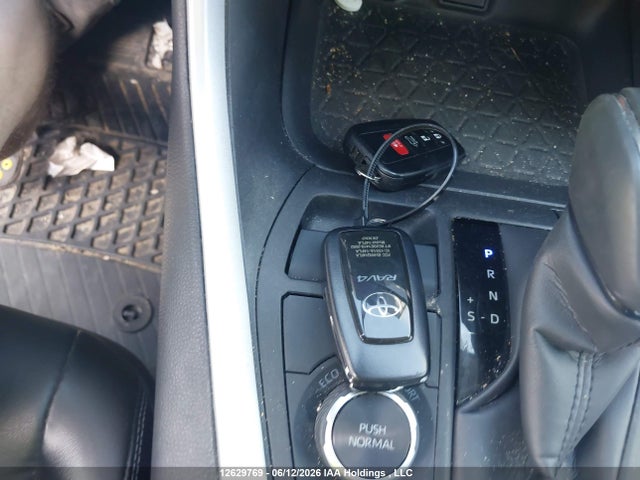 2T3RWRFV4RW227620 Toyota Rav4 Hybrid Xle