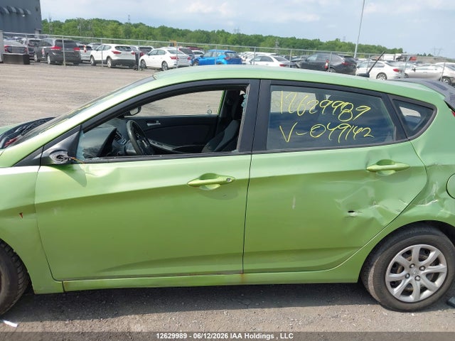 12629989 :رقم المزاد ، KMHCT5AE4CU049142 vin ، 2012 Hyundai Accent مزاد بيع