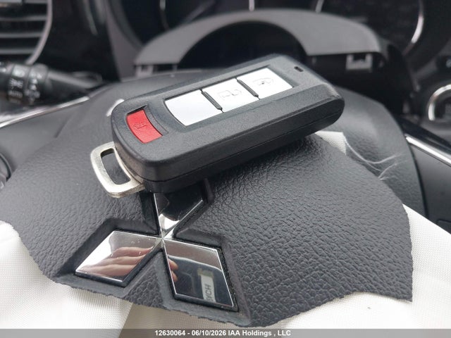 JA4AZ2A33JZ607113 Mitsubishi Outlander Es