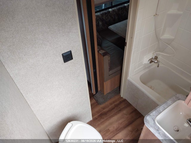 Forest River Forest River 2018 5ZT2CAXB1JU028847 Image 8