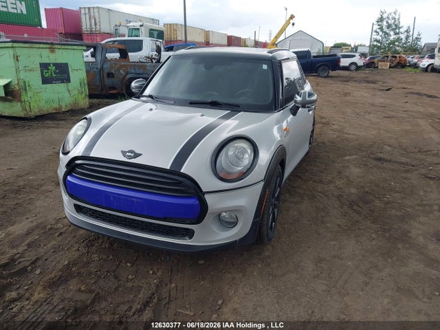Mini 5 Door Cooper 2015 WMWXS5C5XFT832236 Image 2