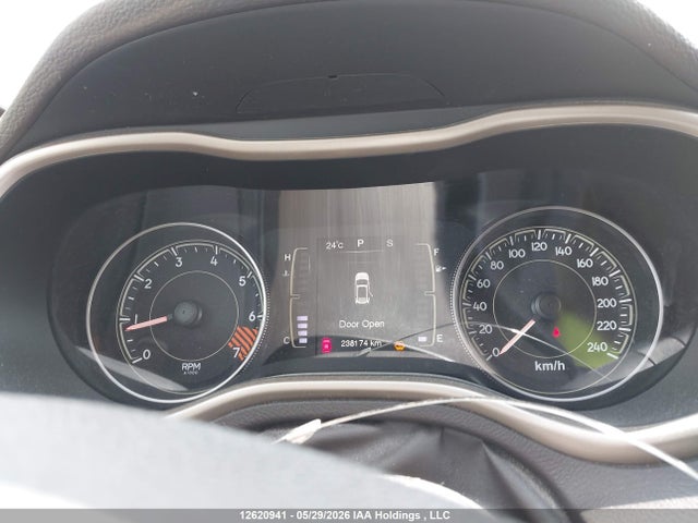 2014 Jeep Cherokee North მანქანა იყიდება აუქციონზე, vin: 1C4PJLCB3EW299725, აუქციონის ნომერი: 12620941