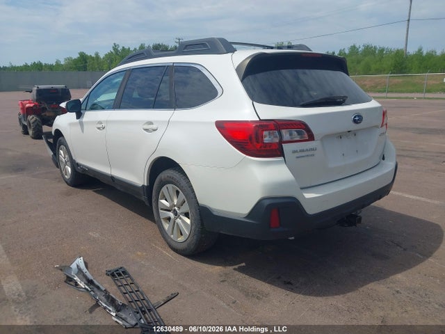 Subaru Outback 2.5i Premium 2018 4S4BSDDC2J3343855 Image 3