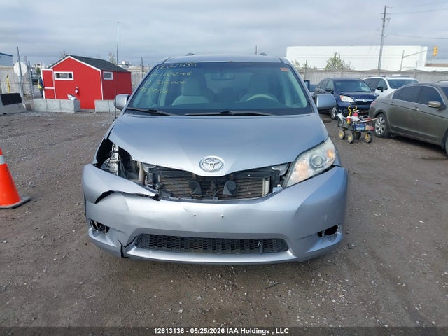 2011 Toyota Sienna Le V6 მანქანა იყიდება აუქციონზე, vin: 5TDKK3DC1BS134296, აუქციონის ნომერი: 12613136