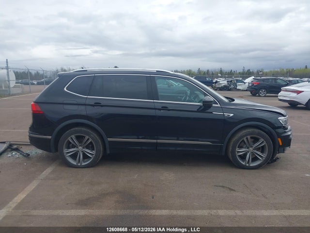 Продажа на аукционе авто 2018 Volkswagen Tiguan Highline, vin: 3VV4B7AX0JM146933, номер лота: 12608668