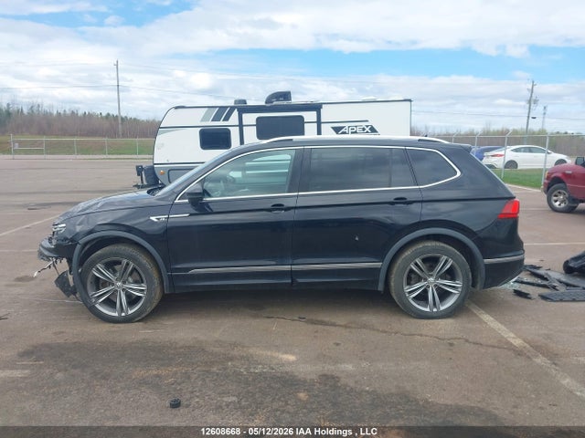 Продажа на аукционе авто 2018 Volkswagen Tiguan Highline, vin: 3VV4B7AX0JM146933, номер лота: 12608668