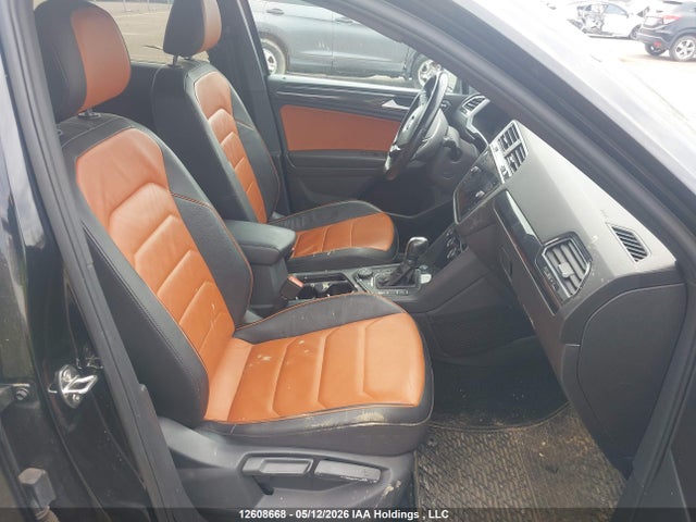 Продажа на аукционе авто 2018 Volkswagen Tiguan Highline, vin: 3VV4B7AX0JM146933, номер лота: 12608668