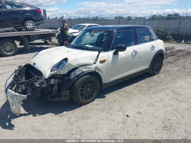Mini Cooper 2015 WMWXS5C56FT831908 Image 2