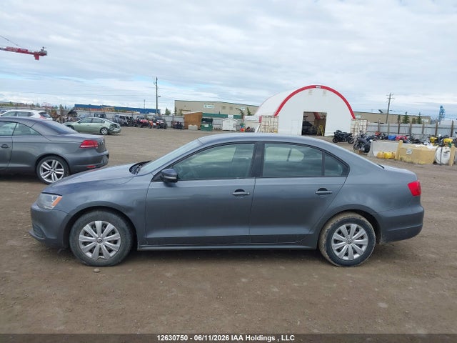 12630750 :رقم المزاد ، 3VW2K7AJ0EM217696 vin ، 2014 Volkswagen Jetta 2.0l Trendline+ مزاد بيع