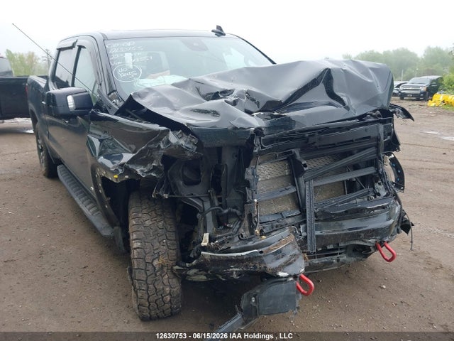 1GTPUEEL9NZ643551 GMC Sierra 1500 At4