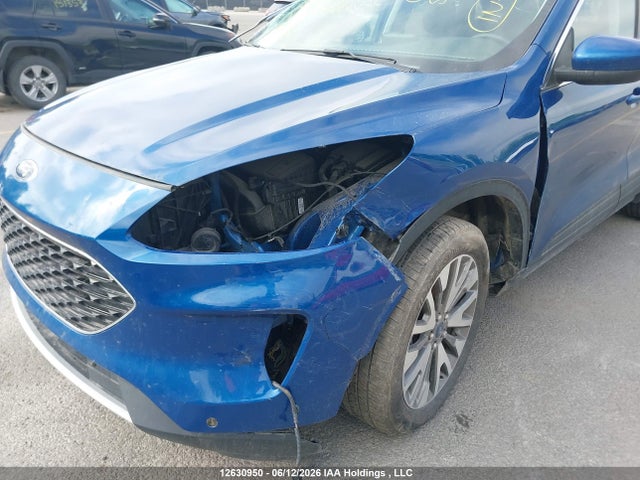 2022 Ford Escape Titanium მანქანა იყიდება აუქციონზე, vin: 1FMCU9J96NUB75352, აუქციონის ნომერი: 12630950