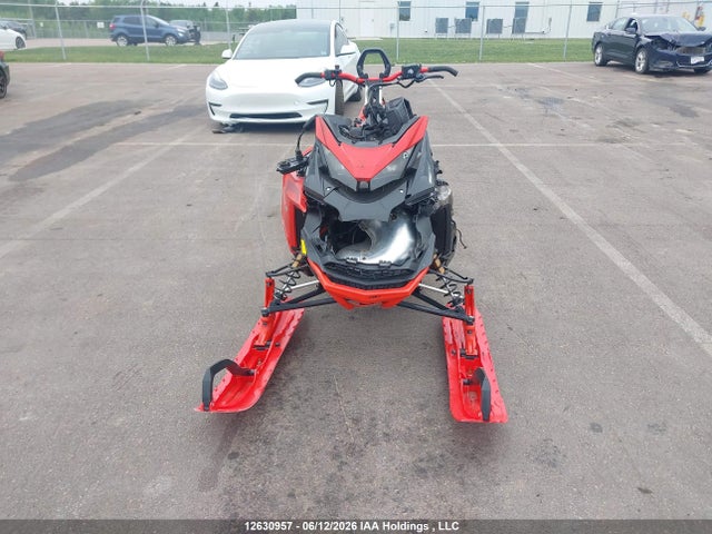 Lynx Snowmobile 2022 YH2LLGNB0NR000363 Image 11