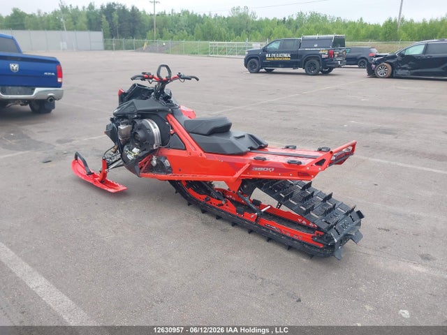 Lynx Snowmobile 2022 YH2LLGNB0NR000363 Image 3