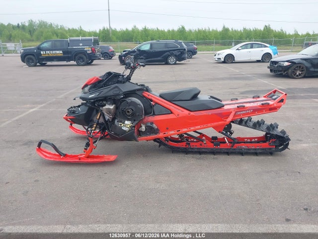 Lynx Snowmobile 2022 YH2LLGNB0NR000363 Image 8