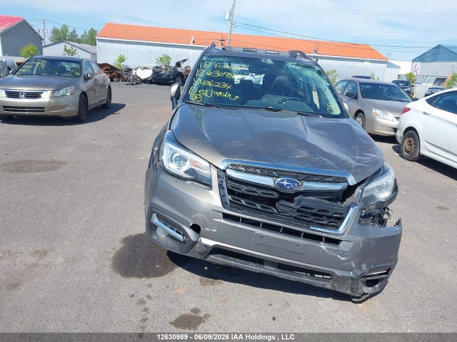 12630989 :رقم المزاد ، JF2SJESC6JH406234 vin ، 2018 Subaru Forester 2.5i Touring مزاد بيع