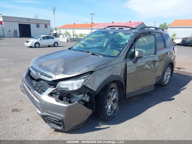 12630989 :رقم المزاد ، JF2SJESC6JH406234 vin ، 2018 Subaru Forester 2.5i Touring مزاد بيع