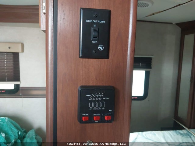 Продажа на аукционе авто 2013 Crossroads 5th Wheel, vin: 4V0TC2921DB018981, номер лота: 12631151