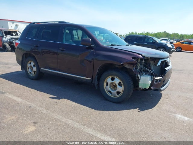 2013 Toyota Highlander V6 მანქანა იყიდება აუქციონზე, vin: 5TDBK3EH4DS195848, აუქციონის ნომერი: 12631191