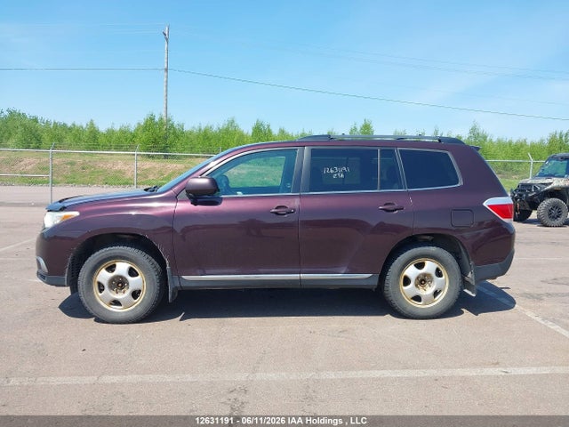 2013 Toyota Highlander V6 მანქანა იყიდება აუქციონზე, vin: 5TDBK3EH4DS195848, აუქციონის ნომერი: 12631191