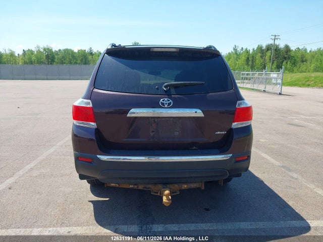 2013 Toyota Highlander V6 მანქანა იყიდება აუქციონზე, vin: 5TDBK3EH4DS195848, აუქციონის ნომერი: 12631191