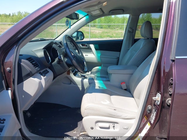 2013 Toyota Highlander V6 მანქანა იყიდება აუქციონზე, vin: 5TDBK3EH4DS195848, აუქციონის ნომერი: 12631191