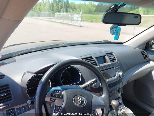 2013 Toyota Highlander V6 მანქანა იყიდება აუქციონზე, vin: 5TDBK3EH4DS195848, აუქციონის ნომერი: 12631191