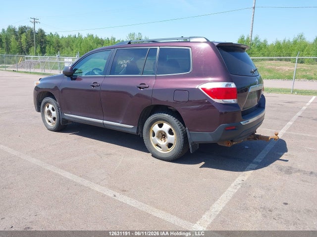 2013 Toyota Highlander V6 მანქანა იყიდება აუქციონზე, vin: 5TDBK3EH4DS195848, აუქციონის ნომერი: 12631191