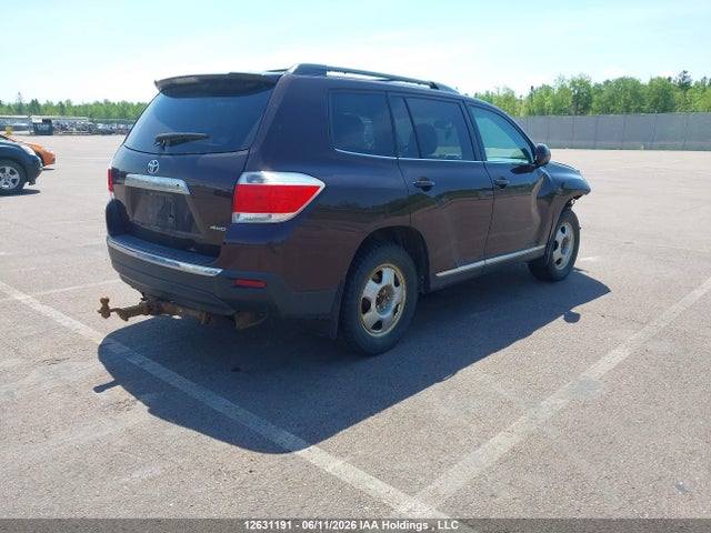 2013 Toyota Highlander V6 მანქანა იყიდება აუქციონზე, vin: 5TDBK3EH4DS195848, აუქციონის ნომერი: 12631191
