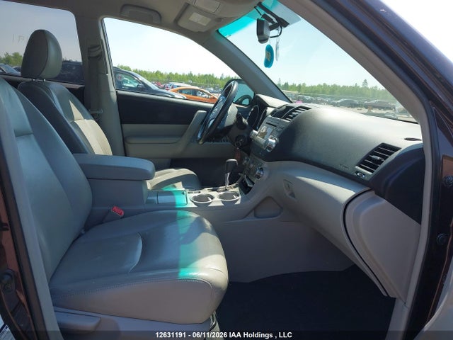 2013 Toyota Highlander V6 მანქანა იყიდება აუქციონზე, vin: 5TDBK3EH4DS195848, აუქციონის ნომერი: 12631191