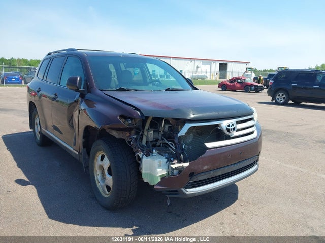 2013 Toyota Highlander V6 მანქანა იყიდება აუქციონზე, vin: 5TDBK3EH4DS195848, აუქციონის ნომერი: 12631191