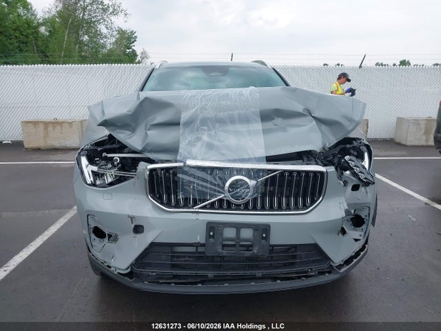 Volvo XC40 2025 YV4L12UJ1S2599570 Image 13