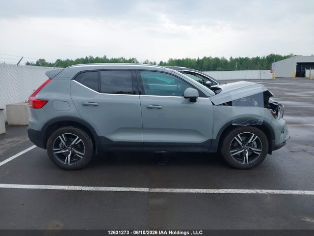 Volvo XC40 2025 YV4L12UJ1S2599570 Image 14