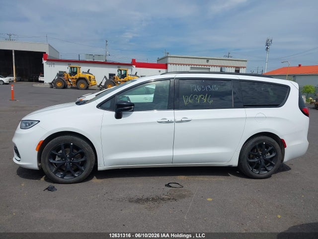 Chrysler Pacifica Limited 2025 2C4RC1GG9SR582048 Image 14