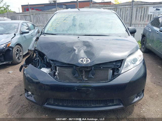 2017 Toyota Sienna Le 8 Passenger მანქანა იყიდება აუქციონზე, vin: 5TDKZ3DC5HS871974, აუქციონის ნომერი: 12631457