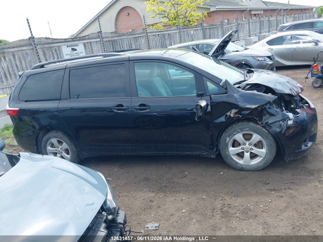2017 Toyota Sienna Le 8 Passenger მანქანა იყიდება აუქციონზე, vin: 5TDKZ3DC5HS871974, აუქციონის ნომერი: 12631457