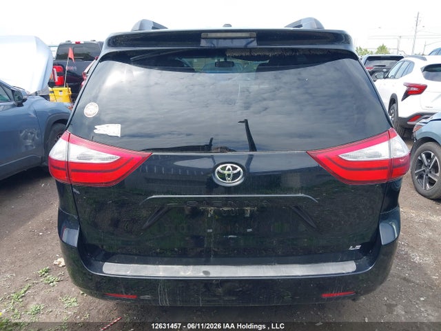 2017 Toyota Sienna Le 8 Passenger მანქანა იყიდება აუქციონზე, vin: 5TDKZ3DC5HS871974, აუქციონის ნომერი: 12631457