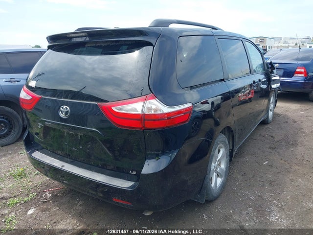 2017 Toyota Sienna Le 8 Passenger მანქანა იყიდება აუქციონზე, vin: 5TDKZ3DC5HS871974, აუქციონის ნომერი: 12631457