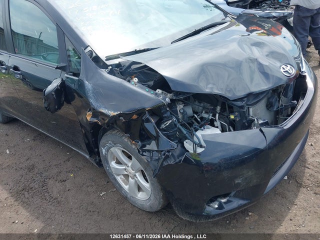 2017 Toyota Sienna Le 8 Passenger მანქანა იყიდება აუქციონზე, vin: 5TDKZ3DC5HS871974, აუქციონის ნომერი: 12631457