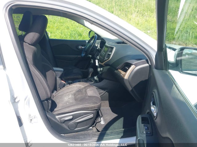 Продажа на аукционе авто 2015 Jeep Cherokee Latitude, vin: 1C4PJMCB7FW744832, номер лота: 12631465
