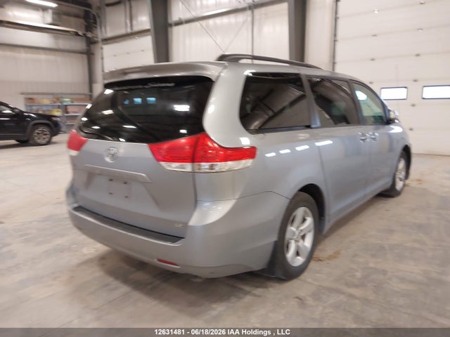 Продажа на аукционе авто 2013 Toyota Sienna Le, vin: 5TDKK3DCXDS395963, номер лота: 12631481