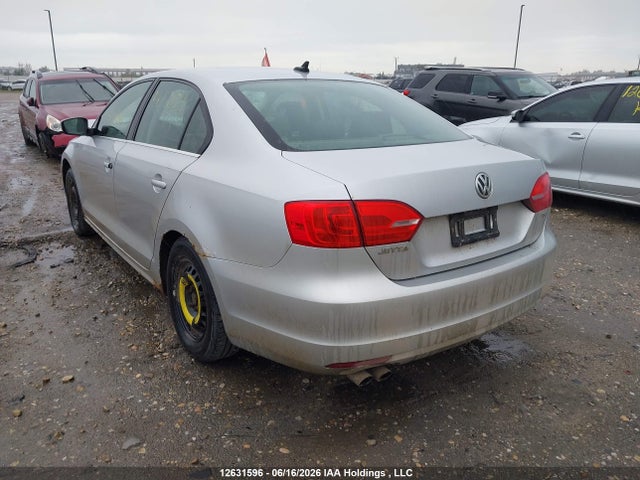 12631596 :رقم المزاد ، 3VWG07AJ3EM443078 vin ، 2014 Volkswagen Jetta 1.8 Tsi Highline مزاد بيع