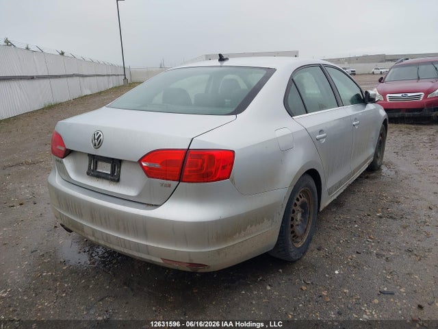 12631596 :رقم المزاد ، 3VWG07AJ3EM443078 vin ، 2014 Volkswagen Jetta 1.8 Tsi Highline مزاد بيع