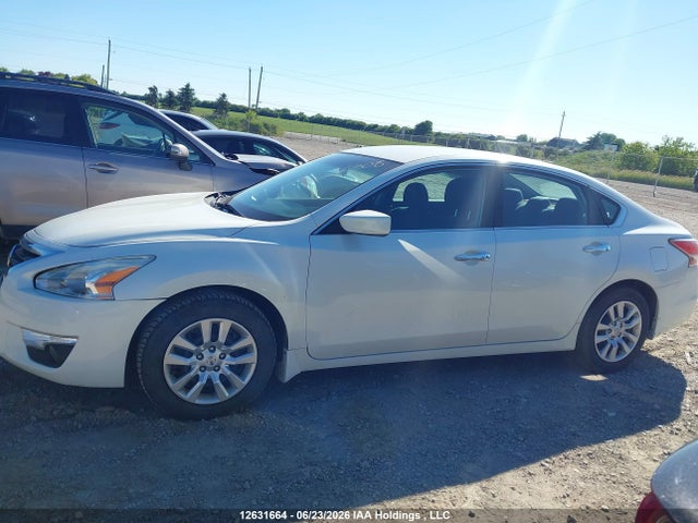 2015 Nissan Altima 2.5/2.5 S/2.5 Sl/2.5 Sv მანქანა იყიდება აუქციონზე, vin: 1N4AL3AP4FN876922, აუქციონის ნომერი: 12631664