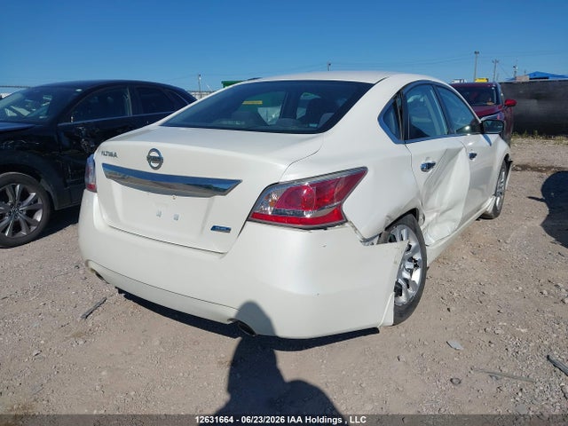 2015 Nissan Altima 2.5/2.5 S/2.5 Sl/2.5 Sv მანქანა იყიდება აუქციონზე, vin: 1N4AL3AP4FN876922, აუქციონის ნომერი: 12631664