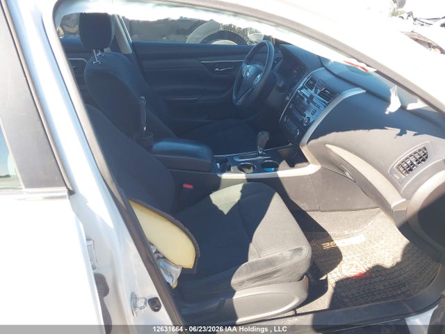 2015 Nissan Altima 2.5/2.5 S/2.5 Sl/2.5 Sv მანქანა იყიდება აუქციონზე, vin: 1N4AL3AP4FN876922, აუქციონის ნომერი: 12631664