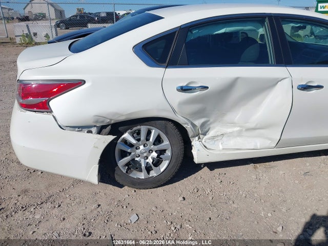 2015 Nissan Altima 2.5/2.5 S/2.5 Sl/2.5 Sv მანქანა იყიდება აუქციონზე, vin: 1N4AL3AP4FN876922, აუქციონის ნომერი: 12631664